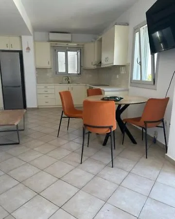 Ifestia House Apartamento